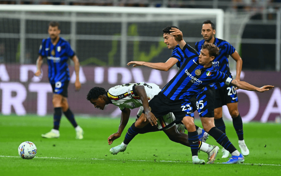 奥莱报：迪马利亚壁画遭到涂污，青训教练指责罗萨里奥球迷（奥莱报：迪马利亚壁画被涂鸦，青训教练怒批罗萨里奥球迷）