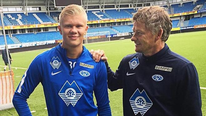 曼联1-1西汉姆再失进前5良机！习惯性疲软，阿莫林冬窗买人也不够（曼联1-1憾平西汉姆，冲前五再受阻；疲软成惯性，阿莫林冬窗补强难解渴）