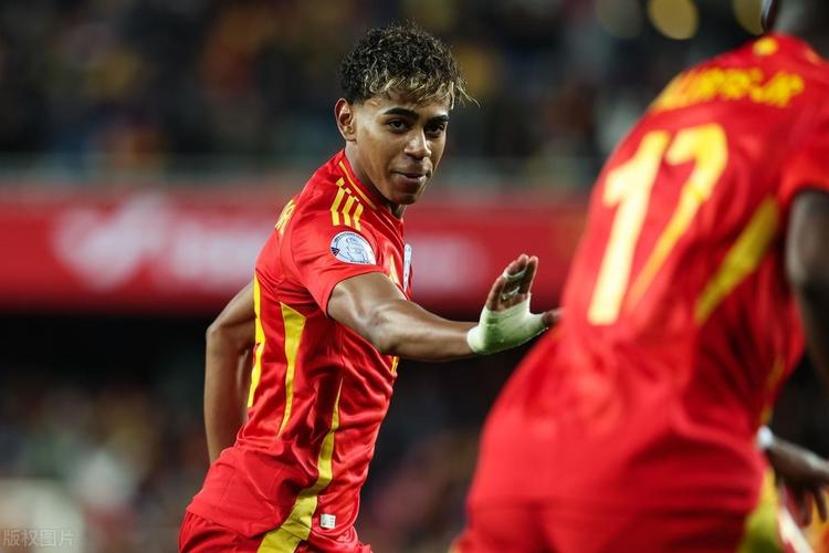 梅西：在巴黎足球层面我不太开心，一切都和我习惯的非常不同（梅西：在巴黎我很难在足球上感到快乐，许多事与我熟悉的截然不同）