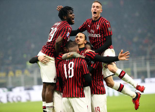 皇马青训小将获征召！18岁天才后卫冲击一线队，卡马温加伤愈归队（皇马召入青训新星：18岁后防才俊力拼一线队，卡马温加伤愈回归）